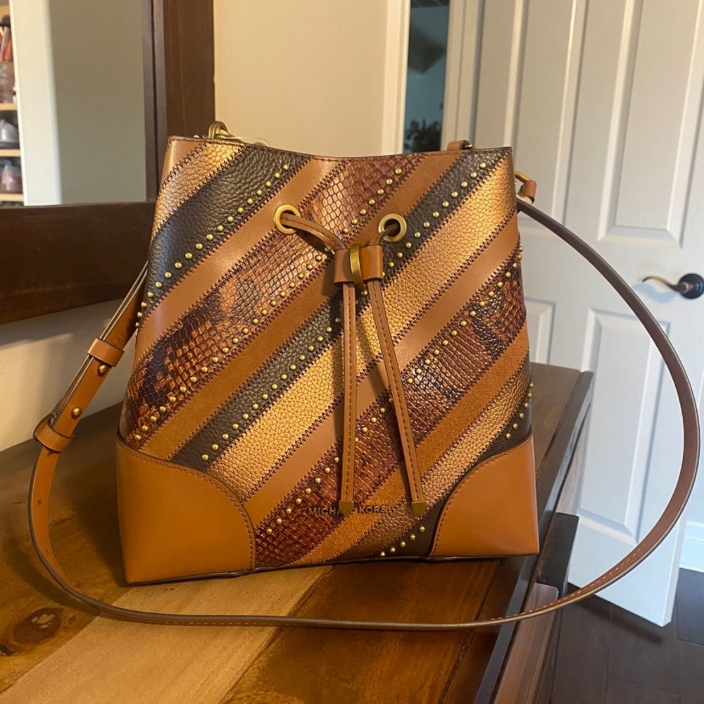 Michael Kors Bucket Bag